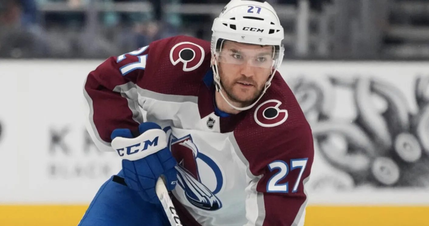 Jonathan Drouin avec sa nouvelle équipe, l'Avalanche du Colorado.