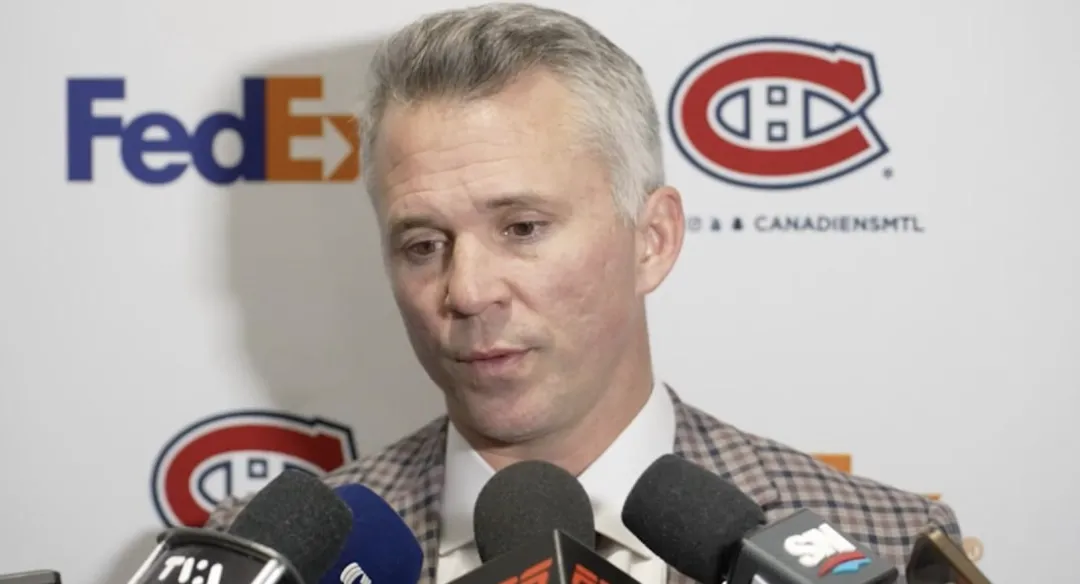 L'entraîneur-chef du Canadien de Montréal, Martin St-Louis, s'adresse aux médias à la suite du match.