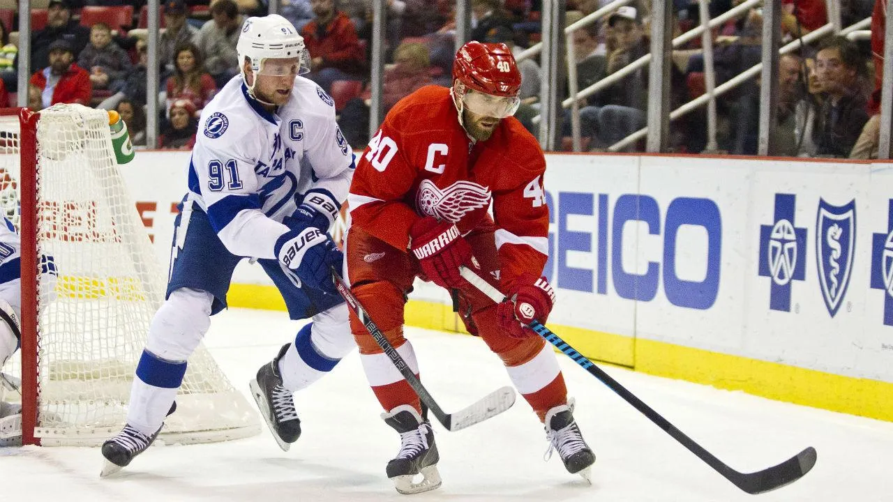 Red Wings and Lightning playing each other