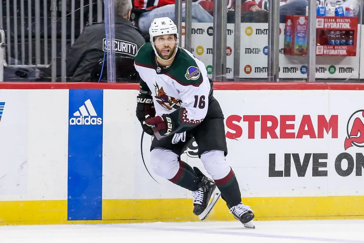 Arizona Coyotes winger Jason Zucker skating up the ice