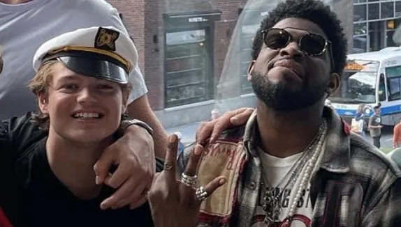 Lors du balado Stanley25, Georges Laraque a confirmé que l'attaquant du Canadien de Montréal, Cole Caufield, aimait sortir dans les bars de Montréal.
