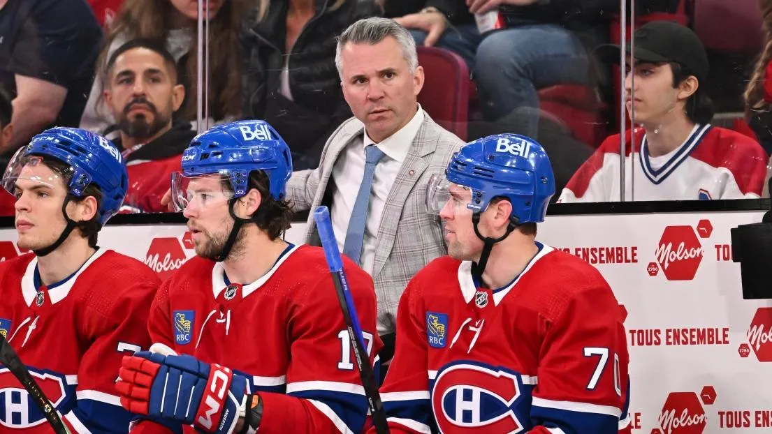 Martin St-Louis derrière le banc du Canadien de Montréal
