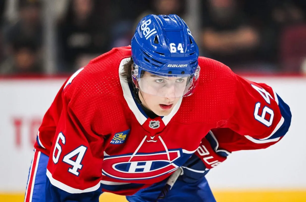 David Reinbacher dans l'uniforme du Canadien de Montréal