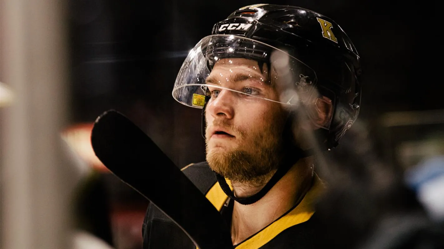 Shane Wright in action with the Kingston Frontenacs in the OHL.