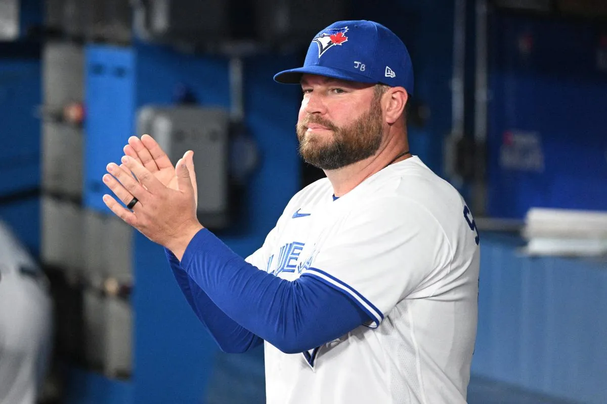 Schneider make bad decision for the Jays #bluejays #mlb