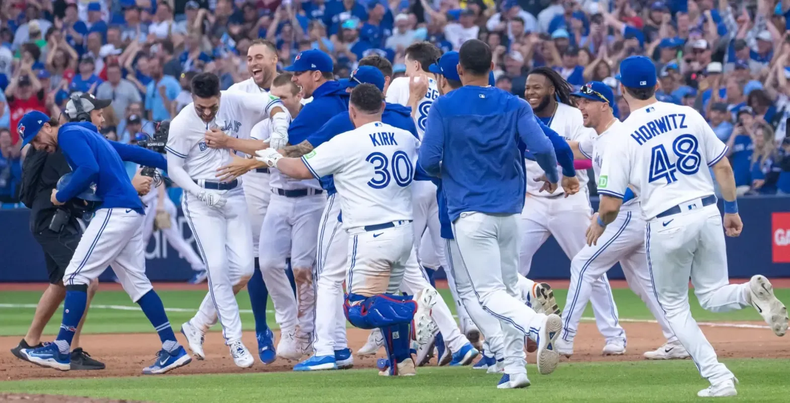 Jays celebrate #bluejays #mlb