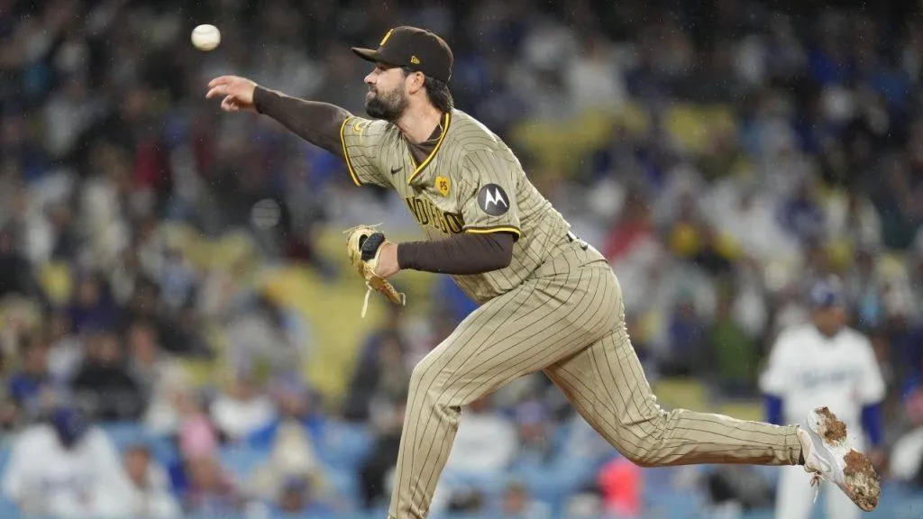Matt Walron pitching