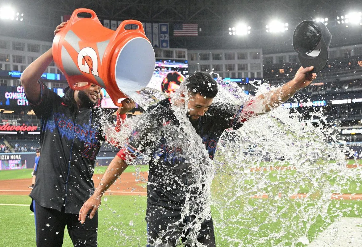 IKF walks it off for the Jays #bluejays #mlb