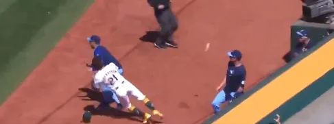 Kikuchi hits Soderstrom #bluejays #mlb