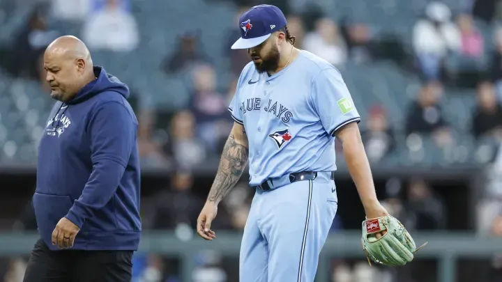 Manoah leaves with elbow injury #bluejays #mlb