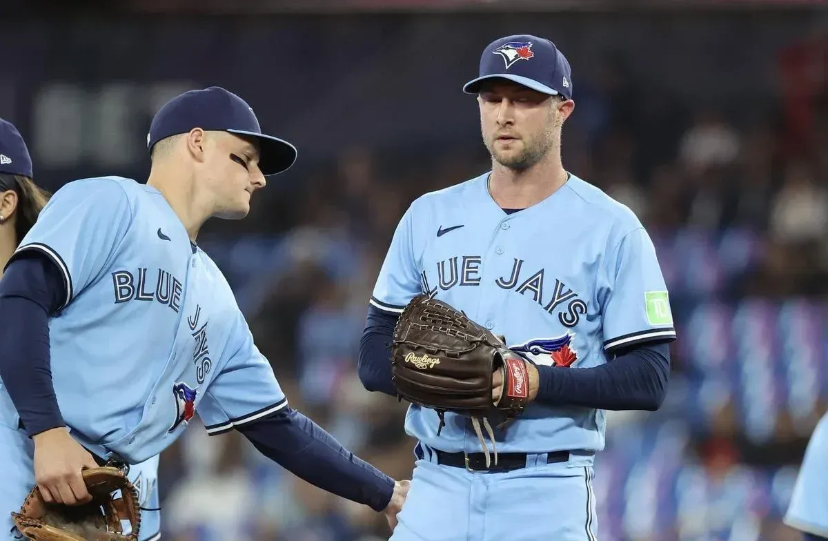 Blue Jays pulling Richards off the mound #bluejays #mlb