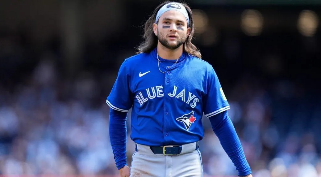 Bichette injured his calf #bluejays #mlb