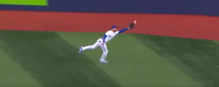 Kiermaier makes incredible catch against the Rangers #rangers #mlb
