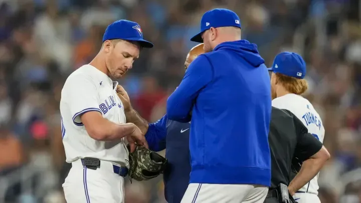 Bassitt being pulled off the mound #bluejays #mlb