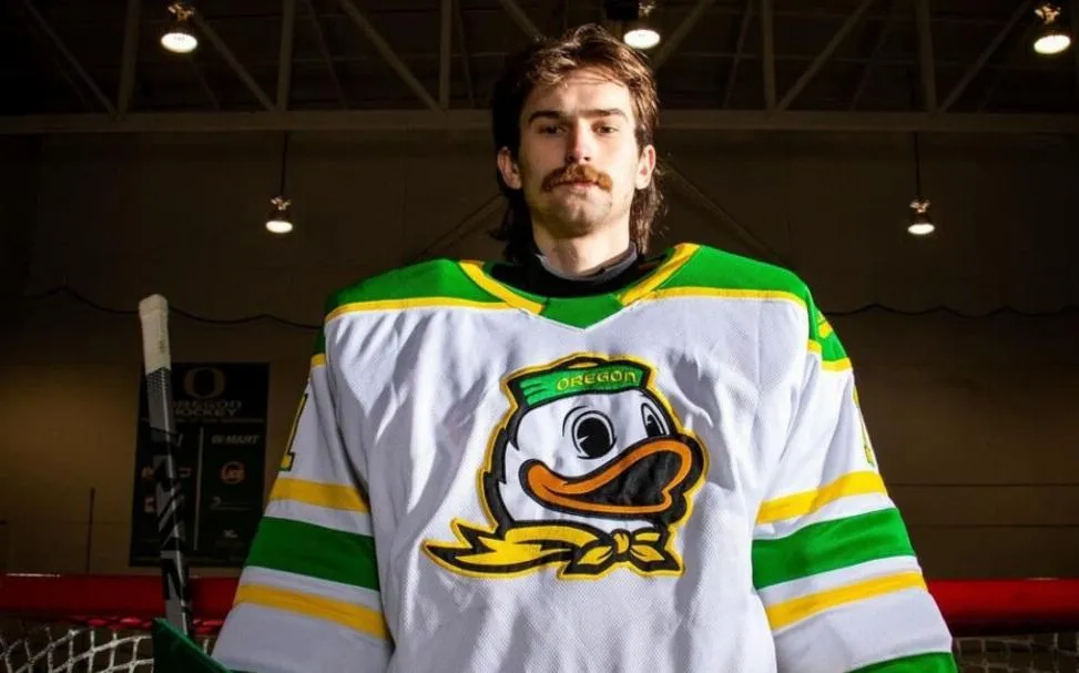Devastating news strikes as Oregon Ducks goalie Henry Bradford sadly ...