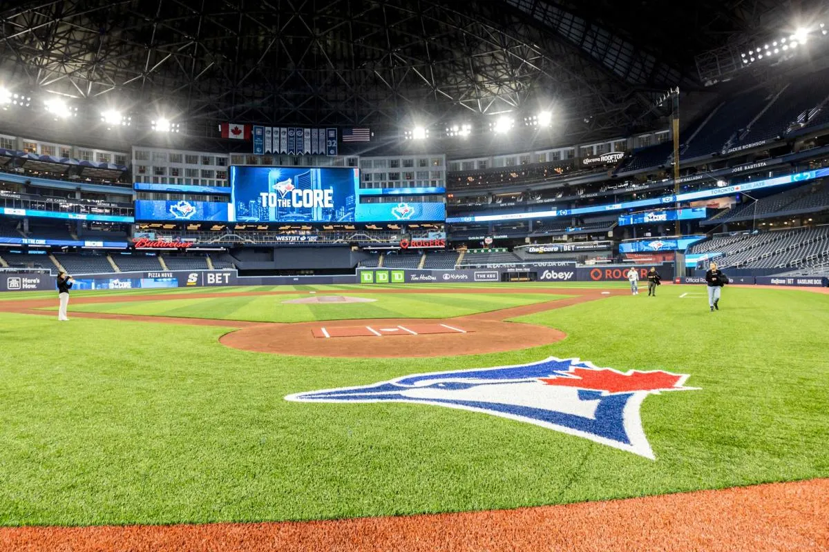 The Blue Jays looking to bring back former catcher Yan Gomes #bluejays #mlb
