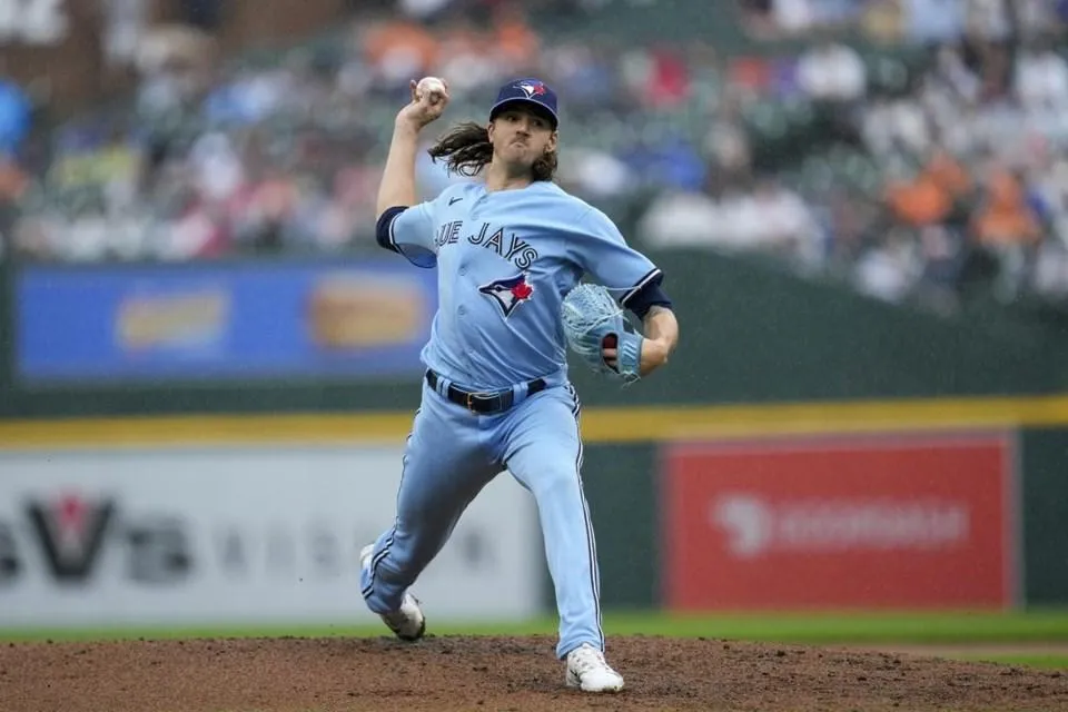 Blue Jays GM John Schneider comments on Kevin Gausman's weight #bluejays #mlb