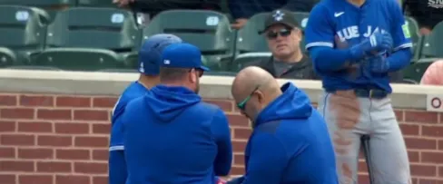 Blue Jays manager John Schneider decides to keep George Springer in the game causing an injury #bluejays #mlb