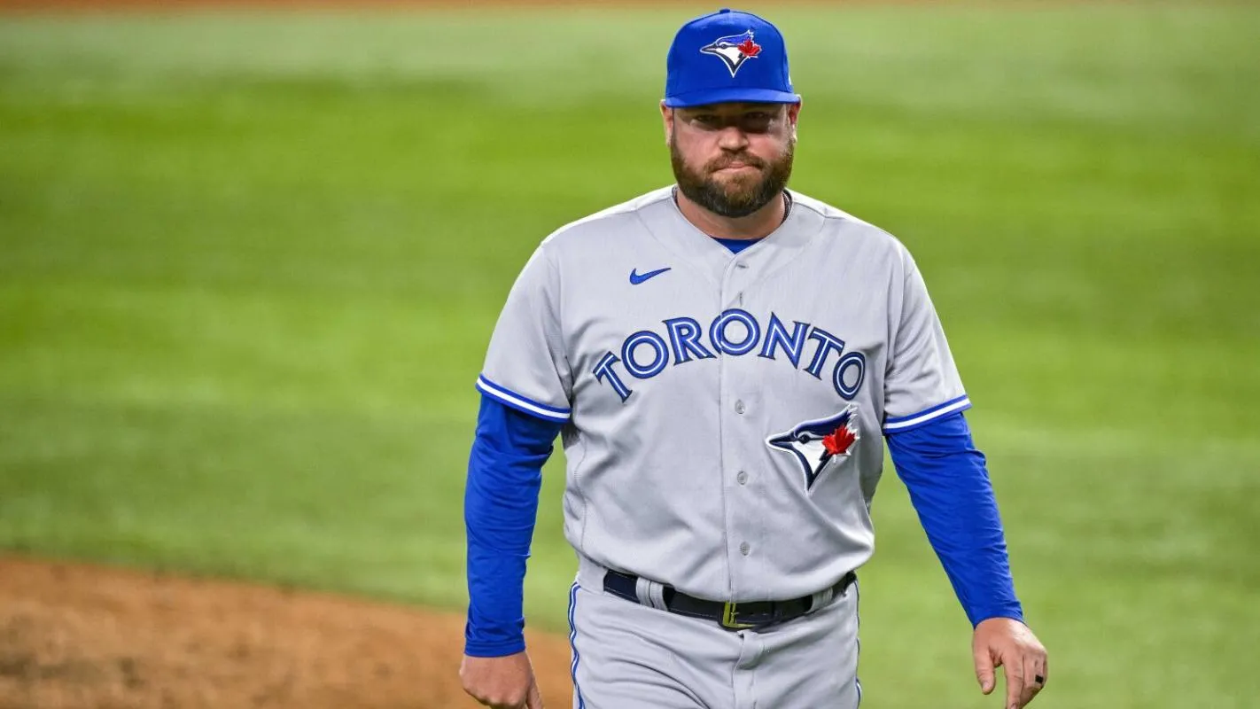 Blue Jays manager John Schneider makes questionable decision by pulling Chris Bassitt #bluejays #mlb