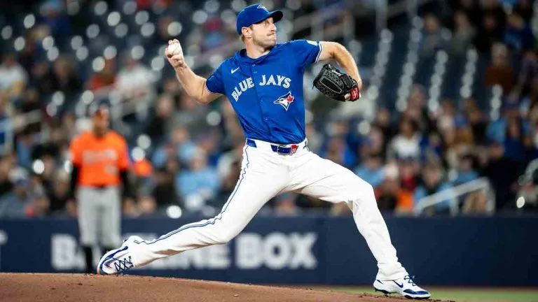 Blue Jays pitcher Max Scherzer set to rejoin the team #bluejays #mlb