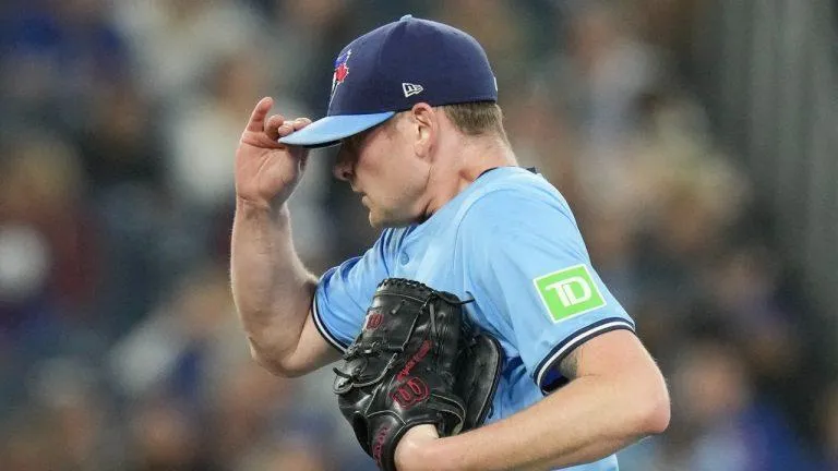 Bleu Jays pitcher Ryan Burr leaves game against the White Sox with an injury #bluejays #mlb