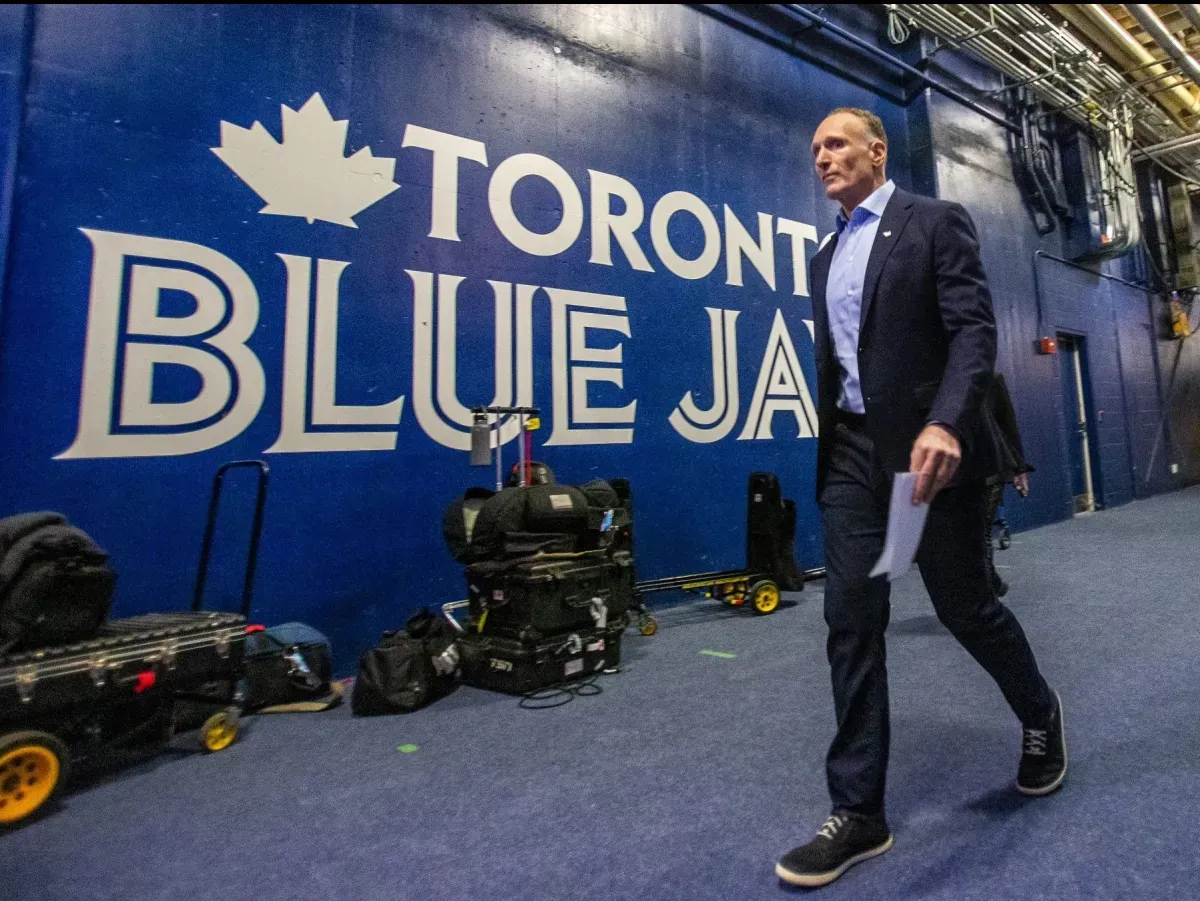 Bleu Jays president Mark Shapiro joins fans in section 531 against the Cubs #bluejays #mlb