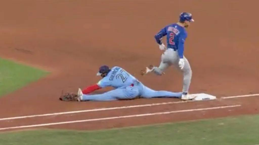 Sid Sexeiro takes aim at Bo Bichette after throw of Vladimir Guerrero Jr in amazing play #bluejays #mlb