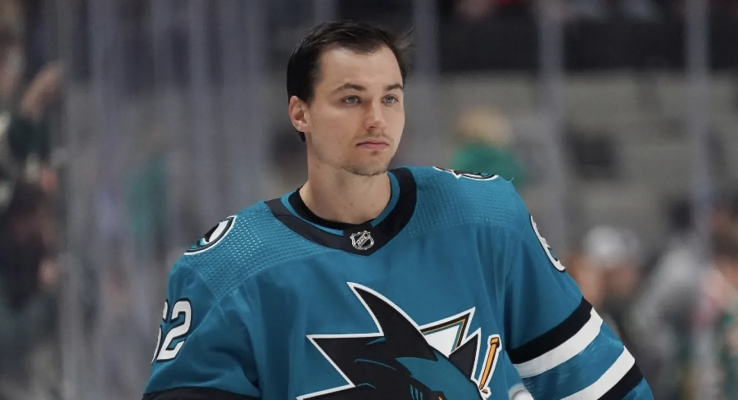 Carolina Hurricanes Release Two Veteran Players