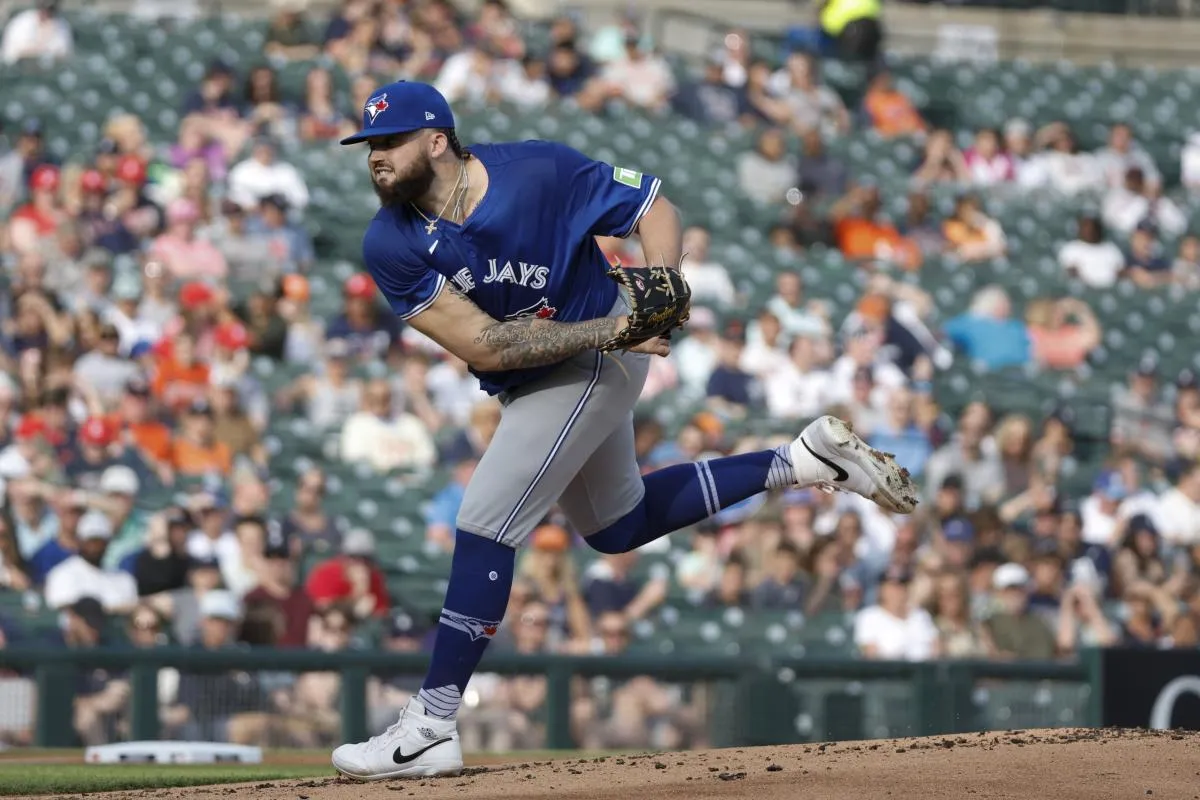 Toronto Blue Jays pitcher Alek Manoah (6) pitches during the first inning of the game against the Detroit Tigers at Comerica Park