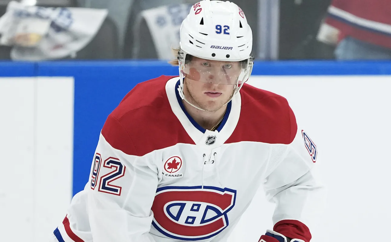 L'ailier droit des Canadiens de Montr&eacute;al, Patrik Laine (92), patine pendant l'&eacute;chauffement avant un match contre les Maple Leafs de Toronto &agrave; la Scotiabank Arena.
