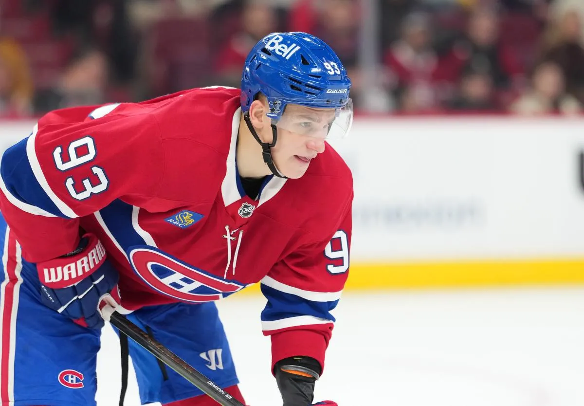 L'attaquant des Canadiens de Montr&eacute;al, Ivan Demidov (93), se pr&eacute;pare &agrave; une mise au jeu contre les Flyers de Philadelphie durant la deuxi&egrave;me p&eacute;riode au Centre Bell.