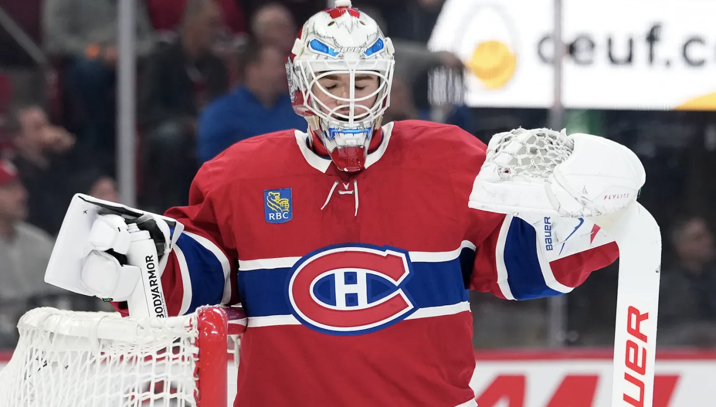 Le gardien des Canadiens de Montr&eacute;al Jacob Fowler (32) r&eacute;agit apr&egrave;s avoir encaiss&eacute; le troisi&egrave;me but des Flyers de Philadelphie au cours de la deuxi&egrave;me p&eacute;riode au Centre Bell.