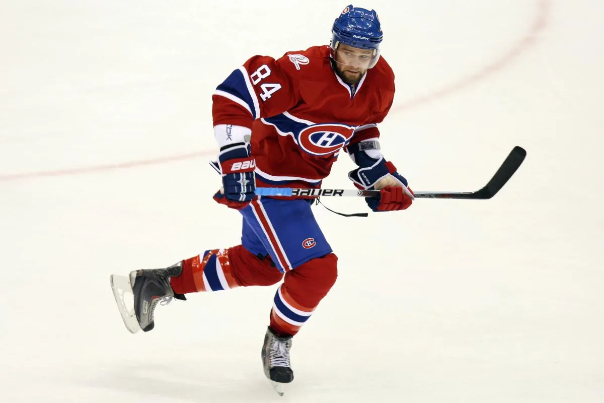 Le 1er octobre 2009, &agrave; Toronto, au Canada, le joueur de hockey sur glace Guillaume Latendresse (84) des Canadiens de Montr&eacute;al en action contre les Maple Leafs de Toronto &agrave; l'Air Canada Centre. Les Canadiens ont battu les Maple Leafs 4-3 en prolongation.
