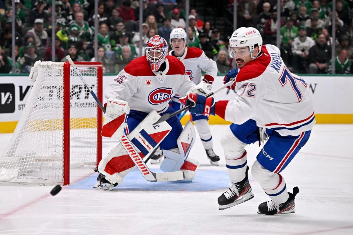 Le 4 janvier 2026, &agrave; Dallas, au Texas, aux &Eacute;tats-Unis, le gardien de but des Canadiens de Montr&eacute;al, Samuel Montembeault (35), et le d&eacute;fenseur Arber Xhekaj (72), font face &agrave; l'attaque des Stars de Dallas lors du match qui les oppose &agrave; ces derniers au American Airlines Center.