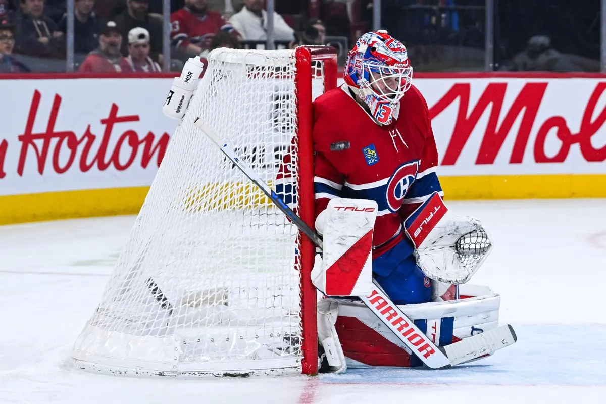 Le 8 janvier 2026, &agrave; Montr&eacute;al, au Qu&eacute;bec, le gardien de but des Canadiens de Montr&eacute;al, Samuel Montembeault (35), effectue une parade contre les Panthers de la Floride lors du deuxi&egrave;me tiers-temps au Centre Bell.