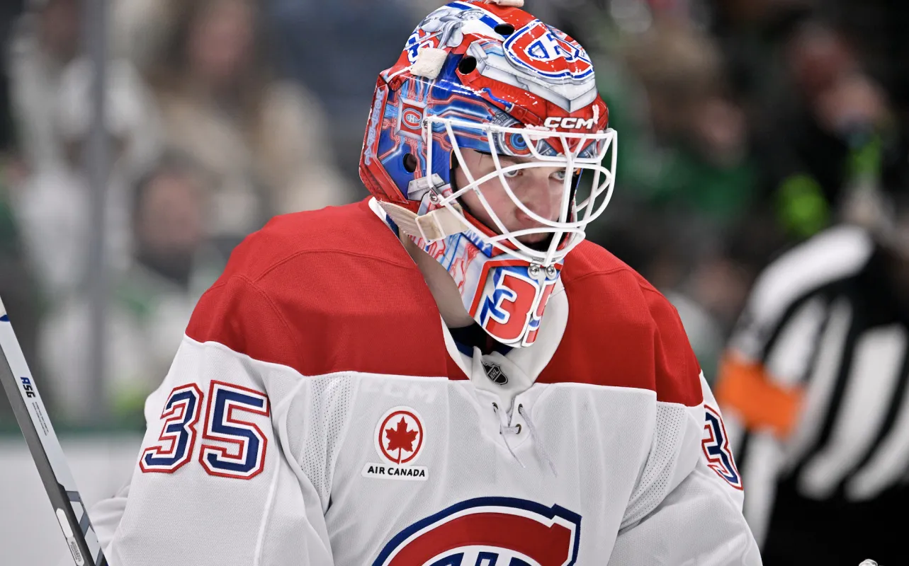 Le gardien de but des Canadiens de Montr&eacute;al, Sam Montembeault (35), affronte l'attaque des Stars de Dallas lors de la deuxi&egrave;me p&eacute;riode &agrave; l'American Airlines Center.
