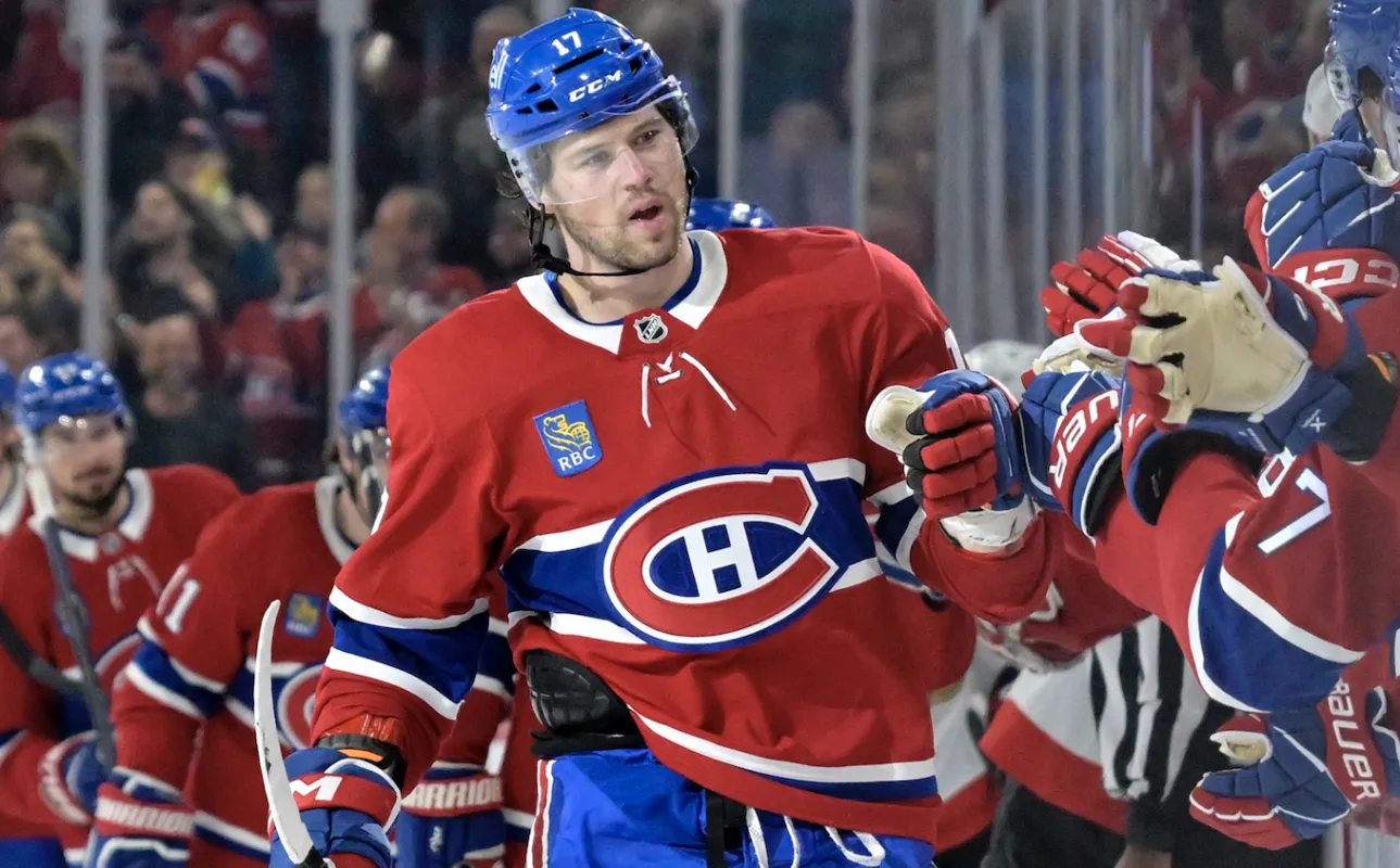 L'attaquant des Canadiens de Montr&eacute;al Josh Anderson (17) c&eacute;l&egrave;bre avec ses co&eacute;quipiers apr&egrave;s avoir marqu&eacute; un but contre les Panthers de la Floride au cours de la premi&egrave;re p&eacute;riode au Centre Bell.