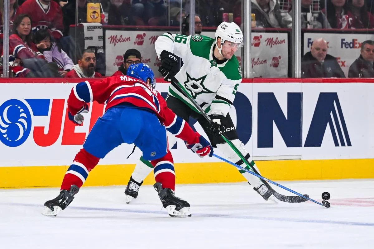 Le 13 novembre 2025, &agrave; Montr&eacute;al, au Qu&eacute;bec, le d&eacute;fenseur des Canadiens de Montr&eacute;al, Mike Matheson (8), d&eacute;fend contre l'attaquant des Stars de Dallas, Mikko Rantanen (96), lors du premier tiers-temps au Centre Bell.