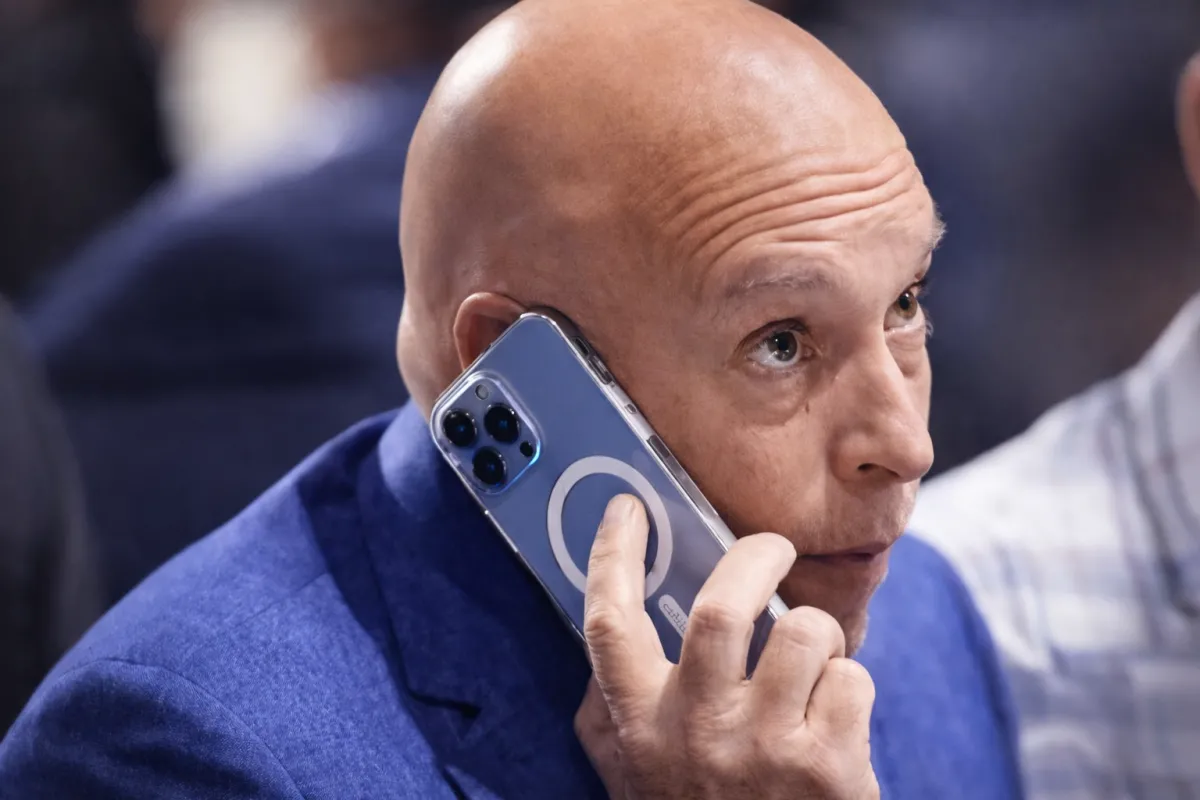 Une transaction serait imminente pour Kent Hughes et on a les d&eacute;tails