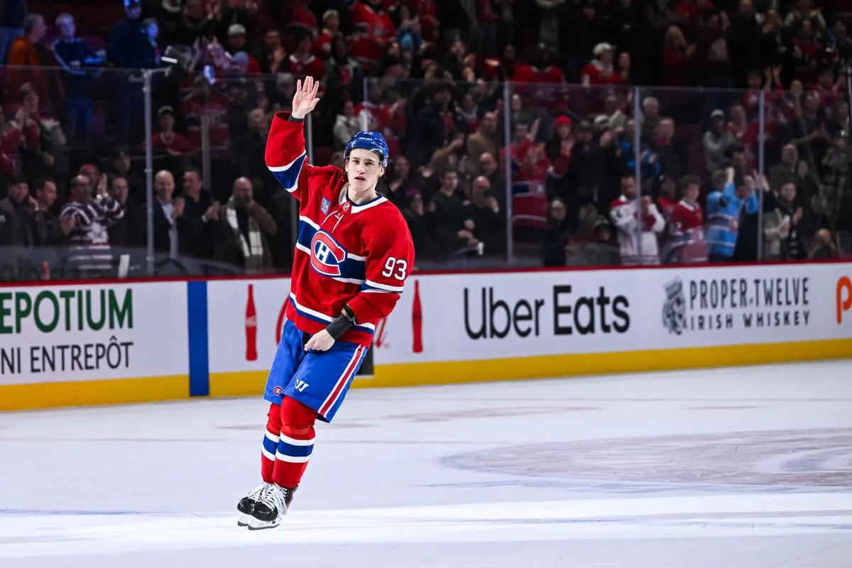 Le 12 janvier 2026, &agrave; Montr&eacute;al, au Qu&eacute;bec, le troisi&egrave;me &eacute;toile du match, l'ailier droit des Canadiens de Montr&eacute;al Ivan Demidov (93), salue la foule &agrave; la fin de la rencontre qui les oppose aux Canucks de Vancouver, au cours du troisi&egrave;me tiers-temps, au Centre Bell.