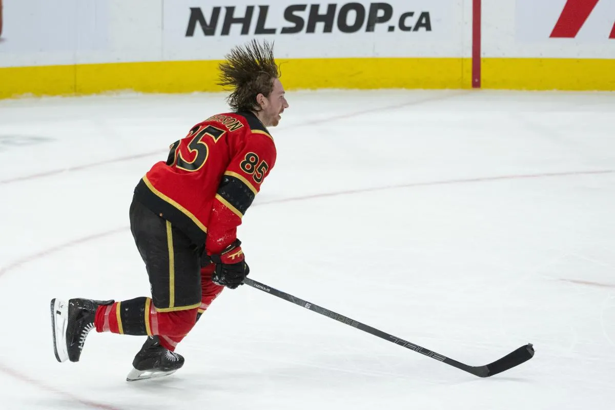 Ottawa Senators defenseman Jake Sanderson (85) skates to the bench after losing his helmet in the third period against the Florida Panthers at the Canadian Tire Centre.