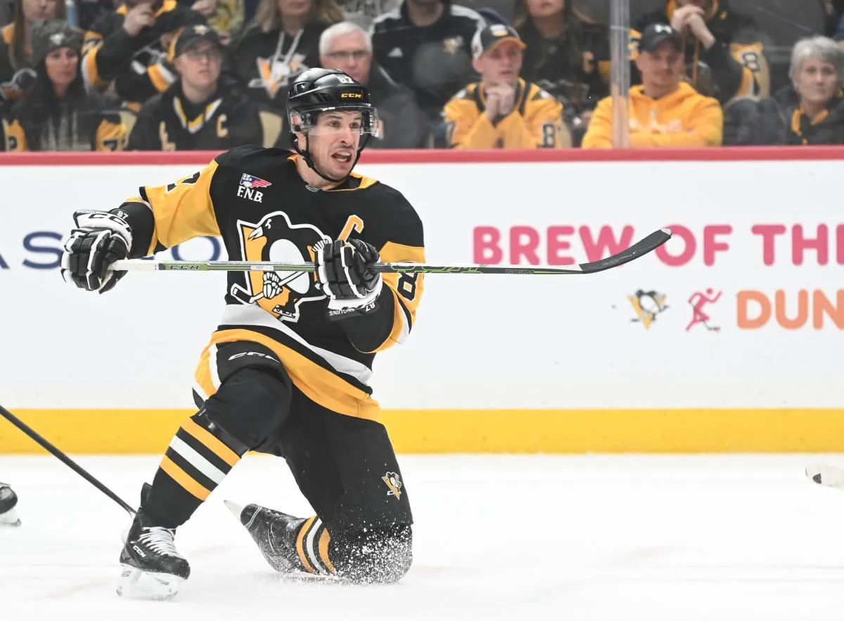 Le 17 janvier 2026, &agrave; Pittsburgh, en Pennsylvanie, aux &Eacute;tats-Unis, le centre des Pittsburgh Penguins, Sidney Crosby (87), tente un tir sur le gardien des Columbus Blue Jackets lors de la troisi&egrave;me p&eacute;riode au PPG Paints Arena. Columbus l'a emport&eacute; 4-3 lors de la s&eacute;ance de tirs au but.