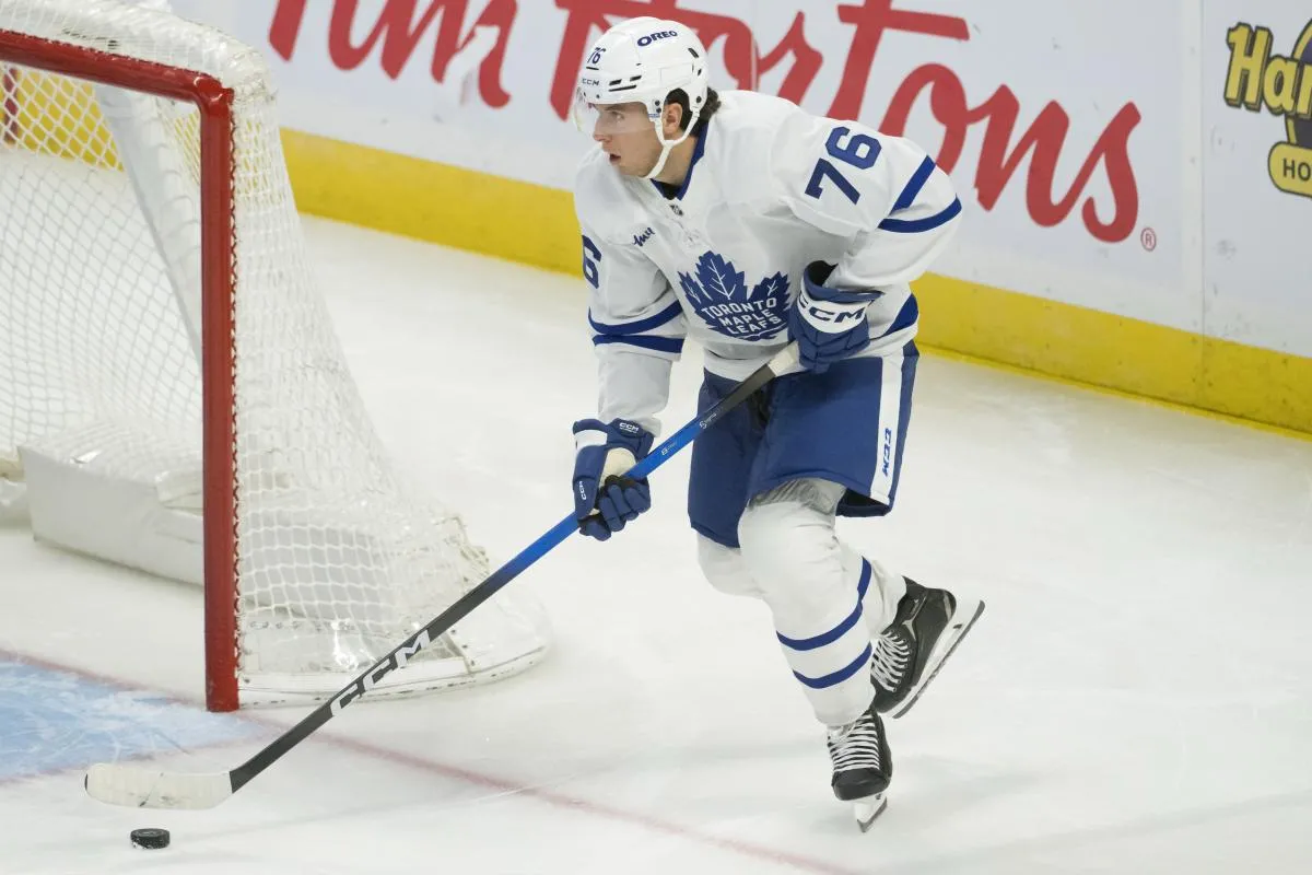 Toronto Maple Leafs defenseman William Villeneuve (76) controls the puck in the third period against the Ottawa Senators at the Canadian Tire Centre