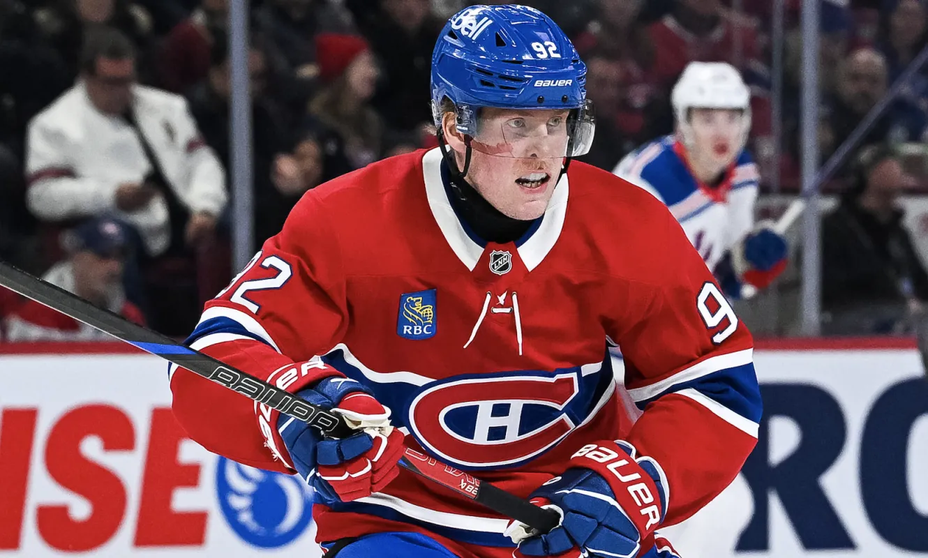 L'ailier droit des Canadiens de Montr&eacute;al Patrik Laine (92) patine contre les Rangers de New York pendant la deuxi&egrave;me p&eacute;riode au Centre Bell.