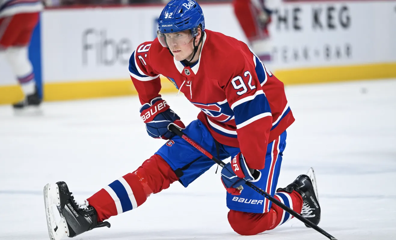 L'ailier droit des Canadiens de Montr&eacute;al Brendan Gallagher (11) attend la mise au jeu contre les Panthers de la Floride pendant la deuxi&egrave;me p&eacute;riode au Centre Bell.
