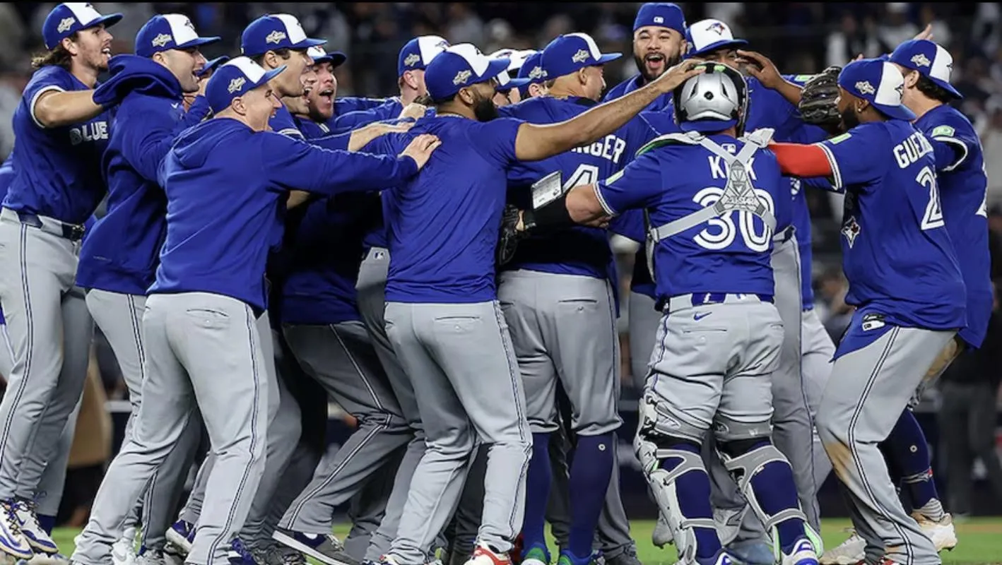 Toronto Blue Jays celebrate a victory in game 3 of the 2025 ALCS
