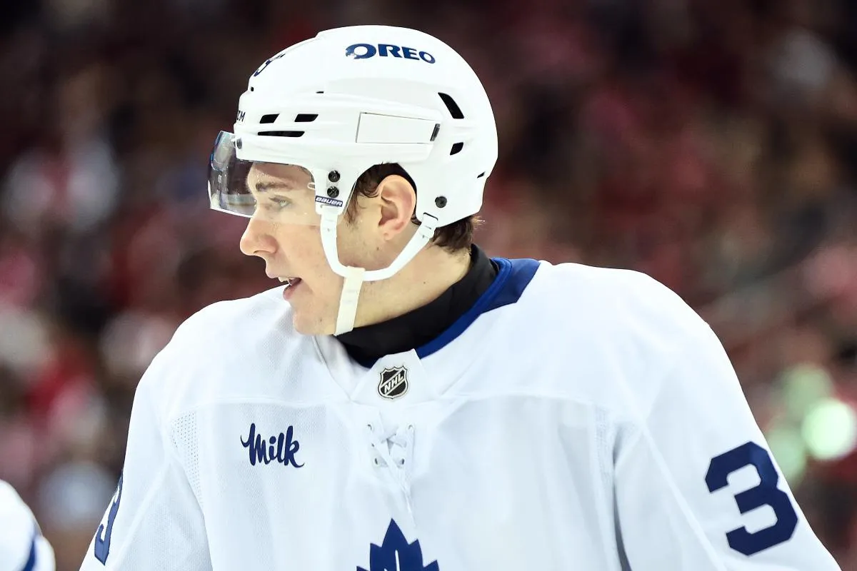 Toronto Maple Leafs center Fraser Minten (39) takes a break during a stoppage in play against the New Jersey Devils during the first period at Prudential Center.