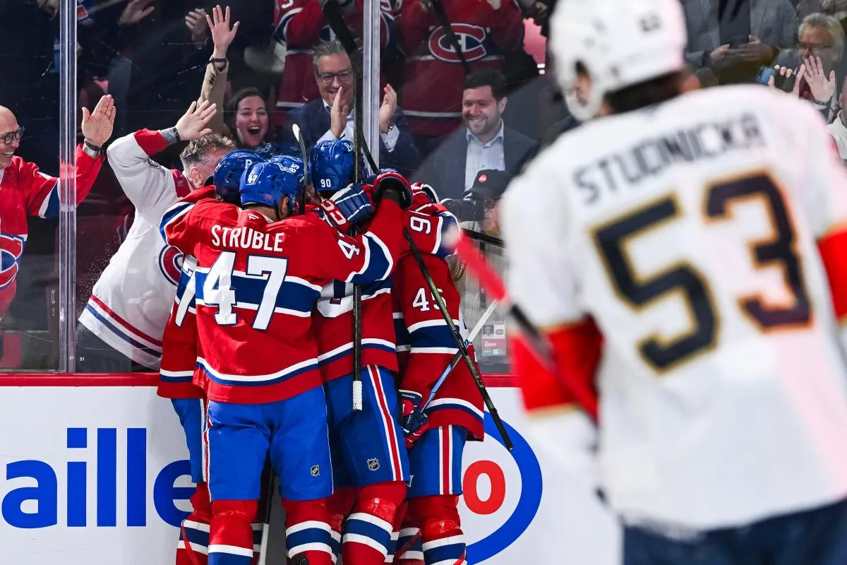 Le 8 janvier 2026, &agrave; Montr&eacute;al, au Qu&eacute;bec, Alexandre Texier (85), ailier gauche des Canadiens de Montr&eacute;al, c&eacute;l&egrave;bre son troisi&egrave;me but du match contre les Panthers de la Floride avec ses co&eacute;quipiers, lors du troisi&egrave;me tiers-temps, au Centre Bell.