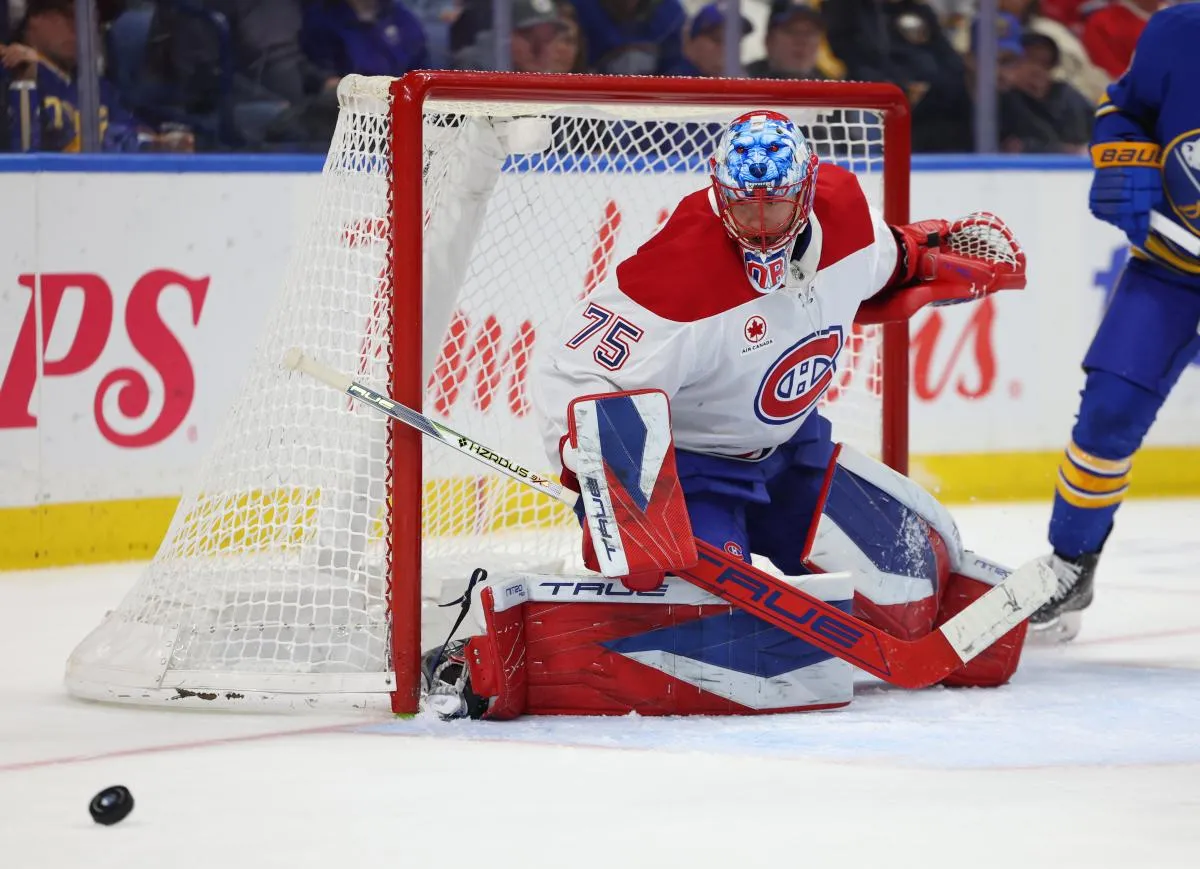 Le 31 janvier 2026, &agrave; Buffalo, dans l'&Eacute;tat de New York, aux &Eacute;tats-Unis, le gardien de but des Canadiens de Montr&eacute;al, Jakub Dobes (75), cherche la rondelle apr&egrave;s avoir effectu&eacute; un arr&ecirc;t contre les Sabres de Buffalo au KeyBank Center.