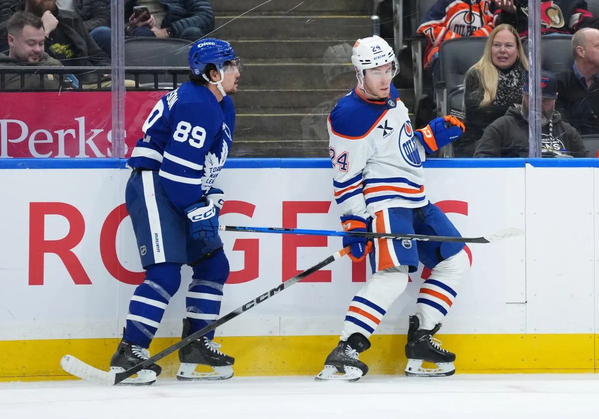 Toronto Maple Leafs left wing Nicholas Robertson (89) battles along the boards with Edmonton Oilers defenceman Spencer Stastney (24) during the third period at Scotiabank Arena.